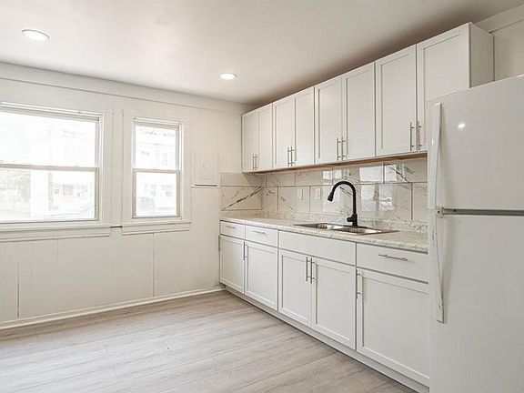 4th image of 33059 Alanson St