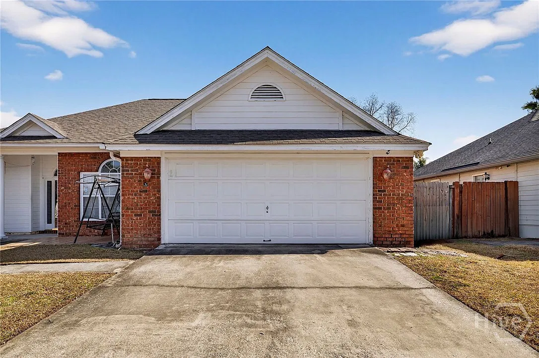 3 bed, 2.0 bath, 1816 sqft, $2,300 — Photo 3