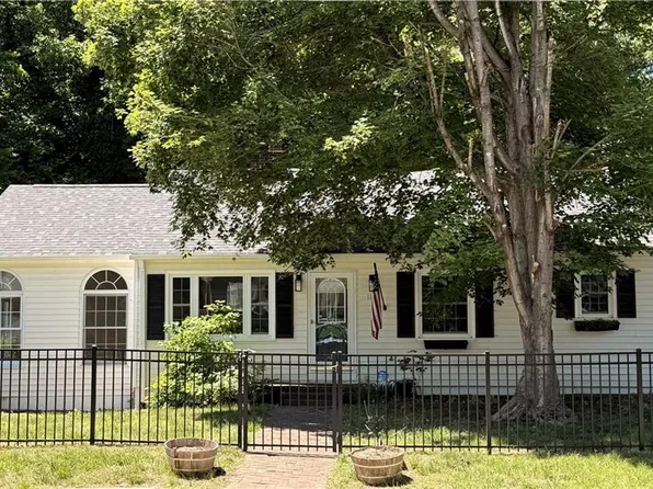 1130 Ebert St, Winston Salem, NC 27103