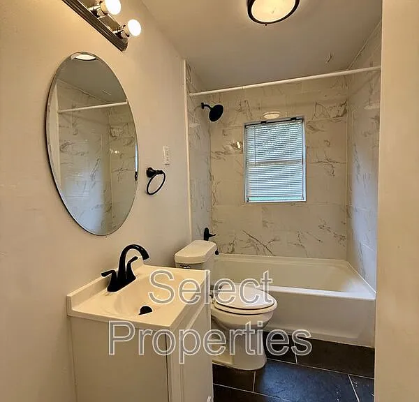 1802 Henry St — Photo 6