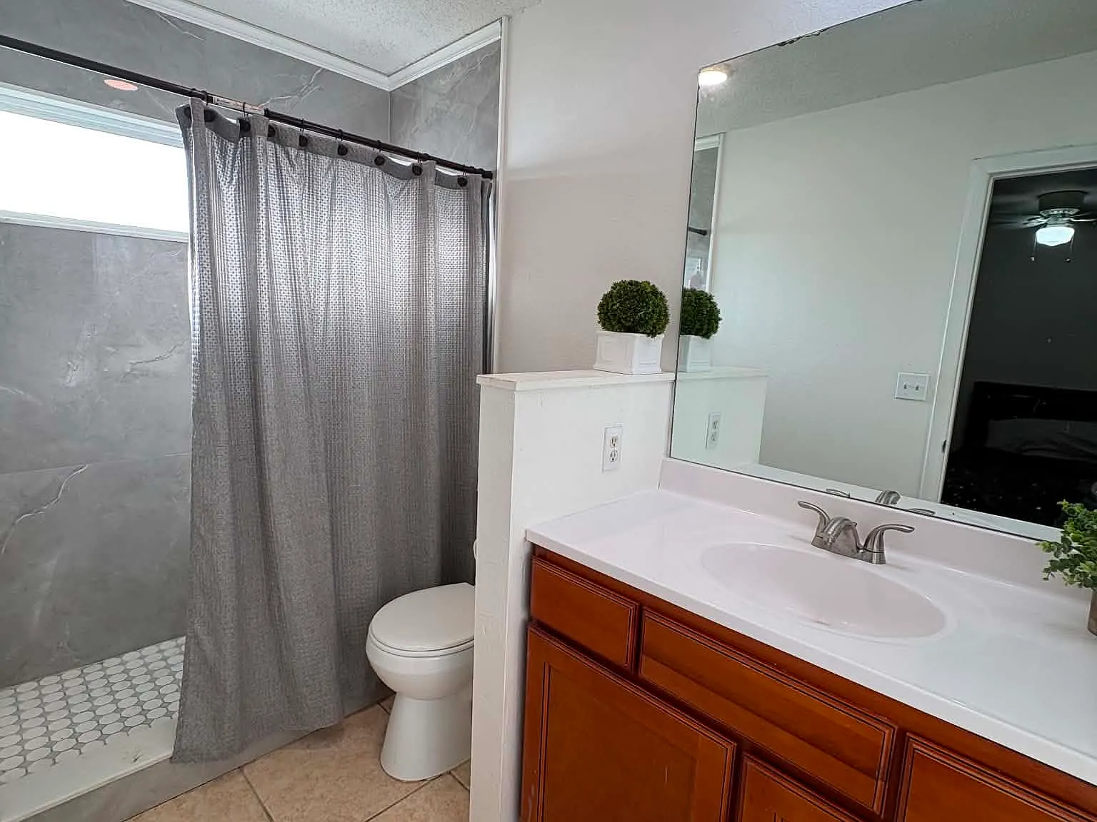 3 bed, 995 sqft, $1,900 — Photo 4