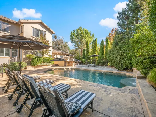 9825 Spyglass Cir, Auburn, CA 95602