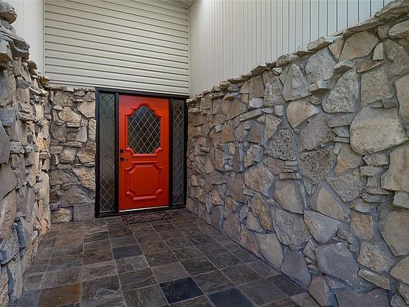 3rd image of 742 Sherbrook Dr
