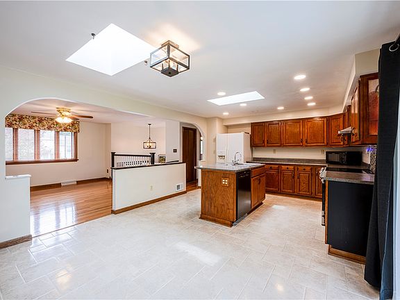 2nd image of 241 Laurel Dr