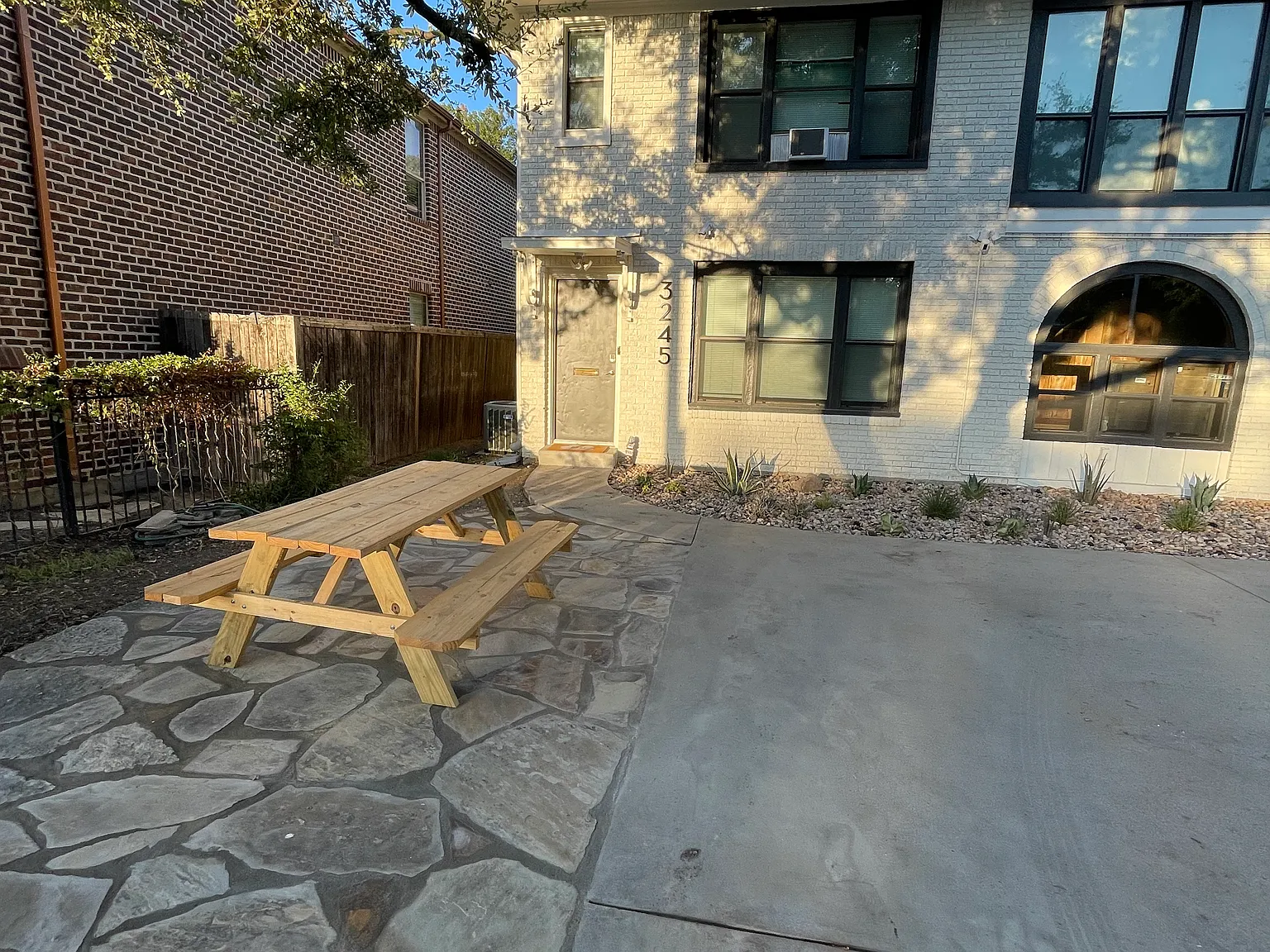 2 bed, 2488 sqft, $2,100 — Photo 2