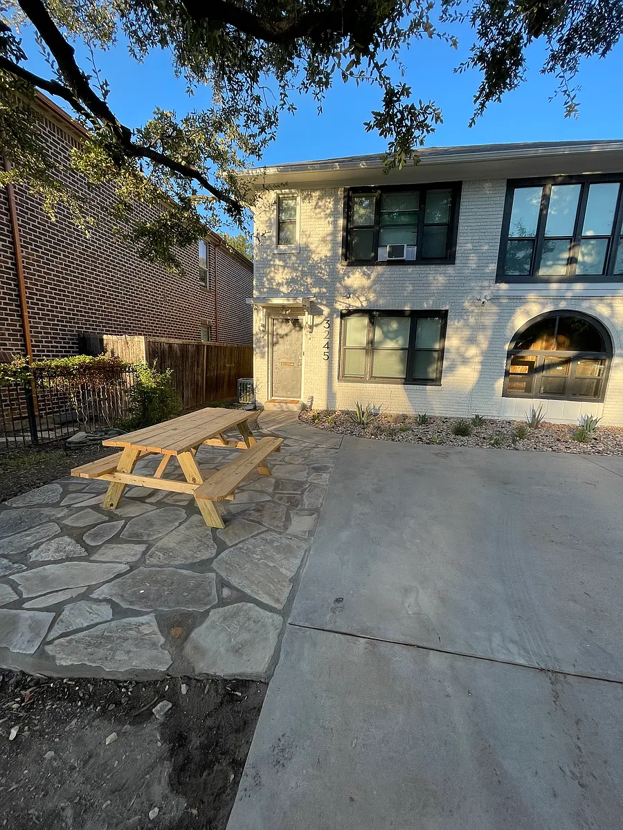 Building Photo - 3245 S University Dr