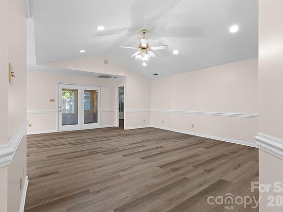 3rd image of 1843 Charter Dr