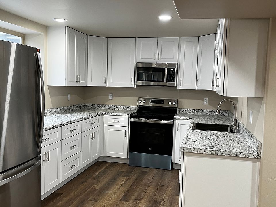 1st image of 1092 W River Hill Dr