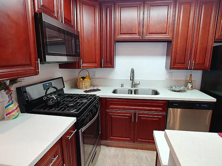 Five Star Suites — Photo 51