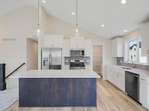 4th image of 13601 Arrowhead Way