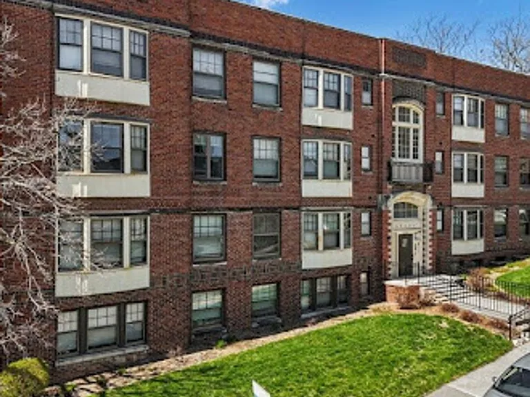 The Brady Apartments — Photo 38