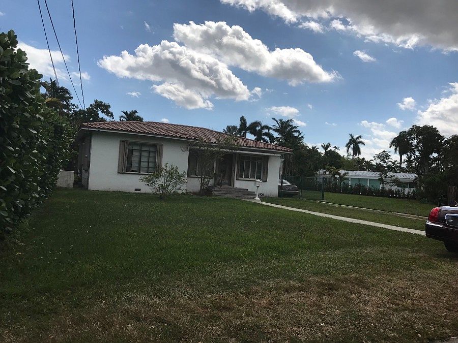 2nd image of 720 NE 112th St