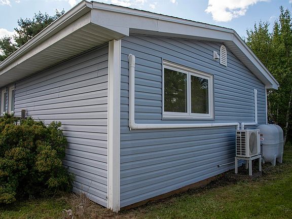 3rd image of 17 Maple Dr