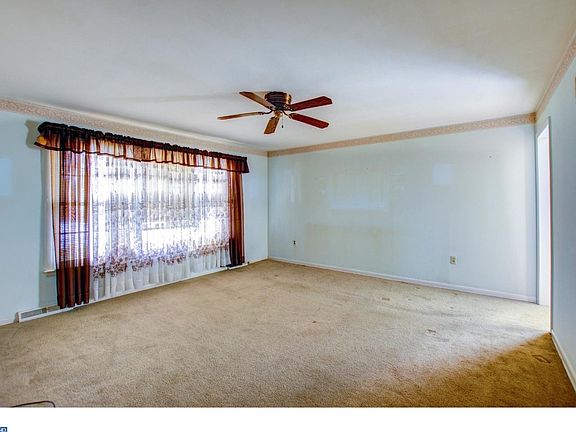 2nd image of 733 W Birchtree Ln