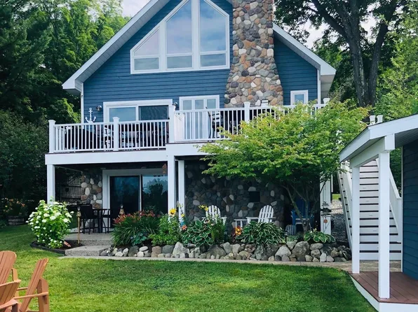 7157 Crystal Springs Rd, Bellaire, MI 49615