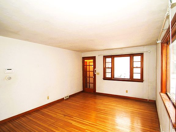 5th image of 381 McNaughton St