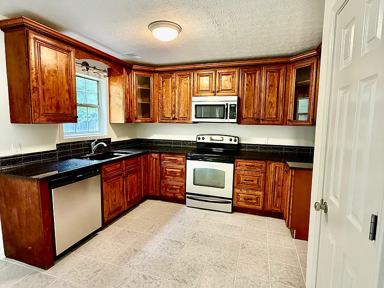 5012 Evelyn Way — Photo 4