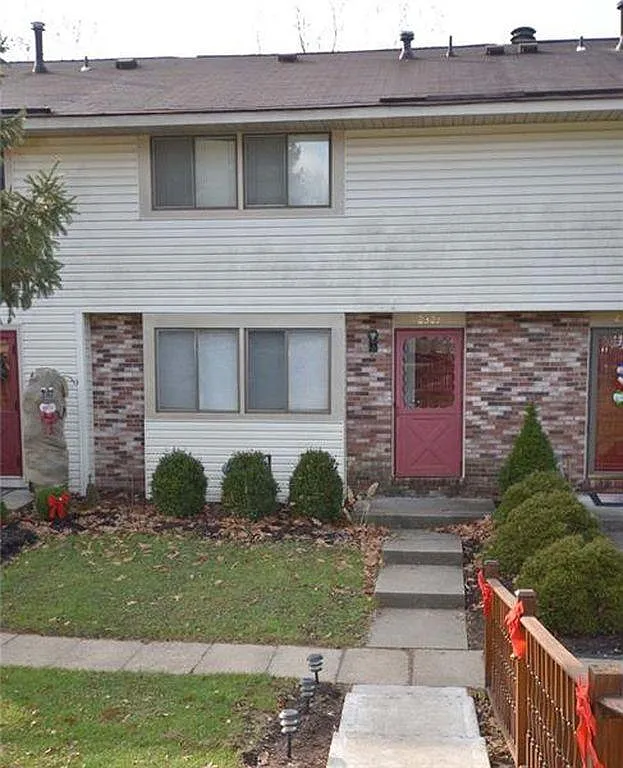 3 bed, 1.5 bath, 1340 sqft, $1,700 — Photo 1