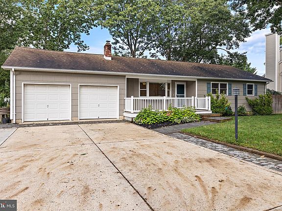 3rd image of 230 Hemlock Ln