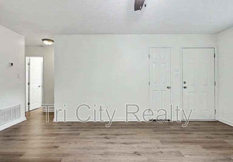 150 Chase Ct — Photo 10