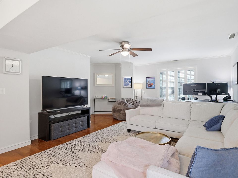 1st image of 25 Stock St #25