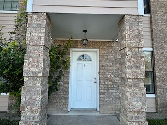 2nd image of 2218 Tourist Dr #P