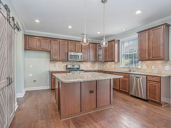4th image of 15433 Oleander Dr