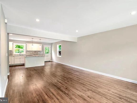 4th image of 51 Hadley Ave