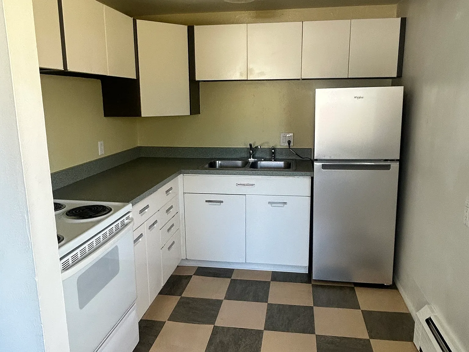 1 bed, 700 sqft, $1,050 — Photo 1