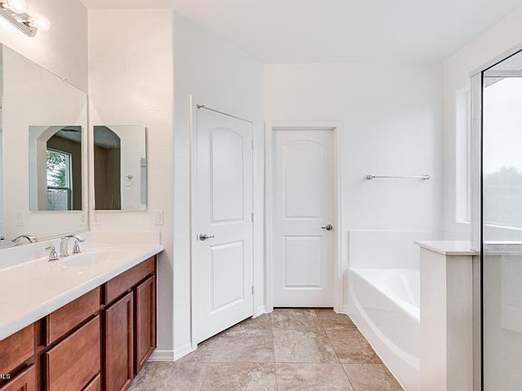 4th image of 40240 N Oxford Way