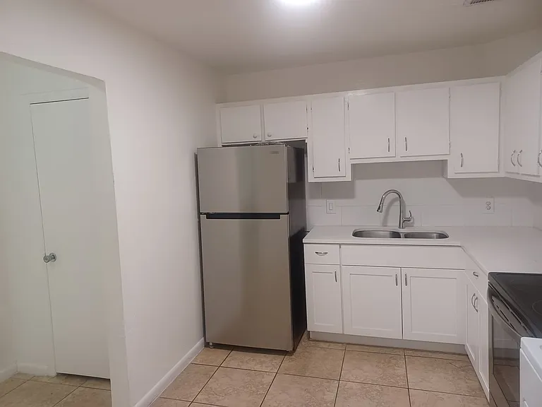 4808 Lucaya Dr — Photo 9
