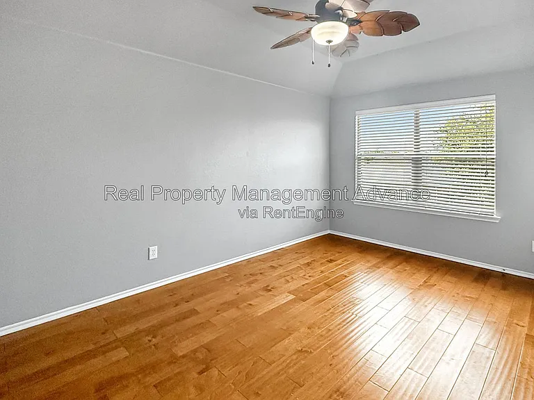 512 Winchester Dr — Photo 13