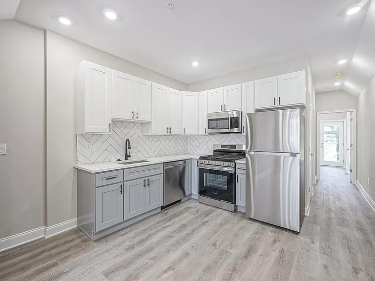 5223 Irving St #1 — Photo 7