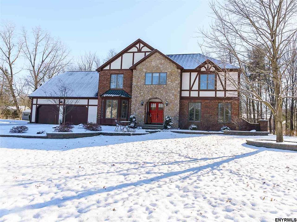 1st image of 15 Kings Ct