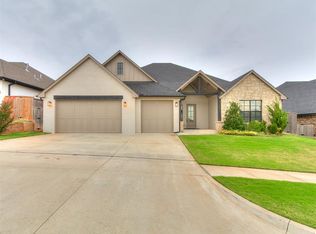 809 Fox Hollow Dr, Norman, OK 73069