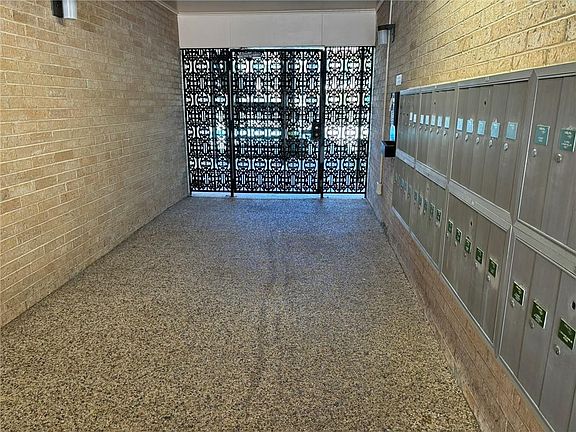 5th image of 2700 Whitney Pl APT 928