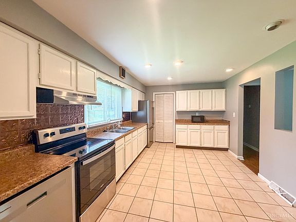 5th image of 3770 Julie Dr