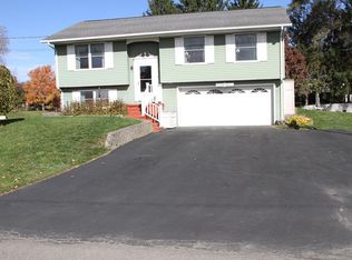 3 Mountview Rd E, Bath, NY 14810