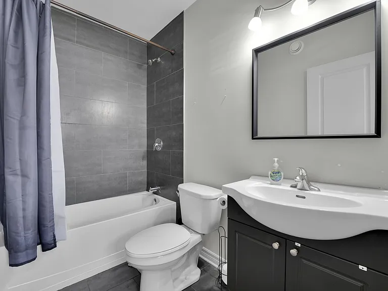 123 Queen Mary St #4 — Photo 11