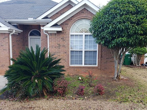 3rd image of 709 Bradford Ln