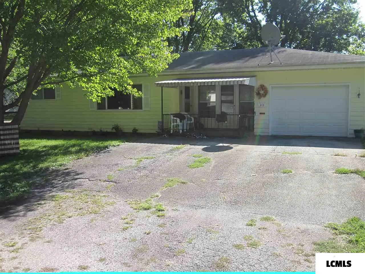 219 E Myrtle St photo 1