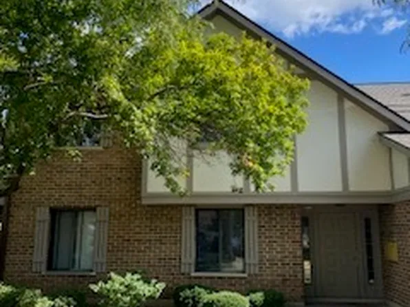 1012 E Glavin Ct #2A, Palatine, IL 60074