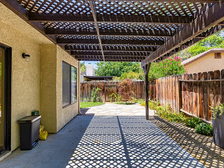 316 Monterey Dr — Photo 23