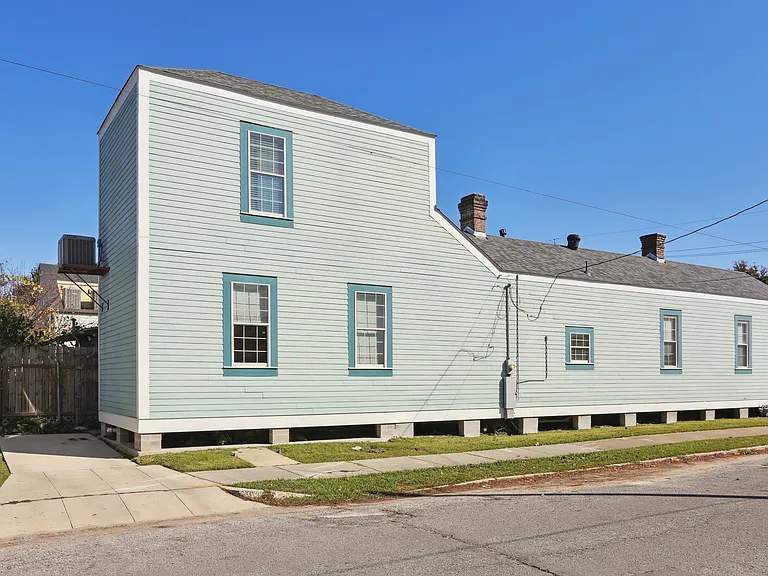 1102 Adams St — Photo 23