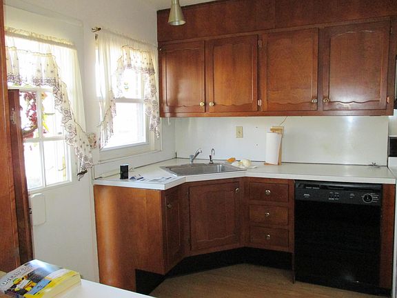 4th image of 609 Lake Point Drive #B
