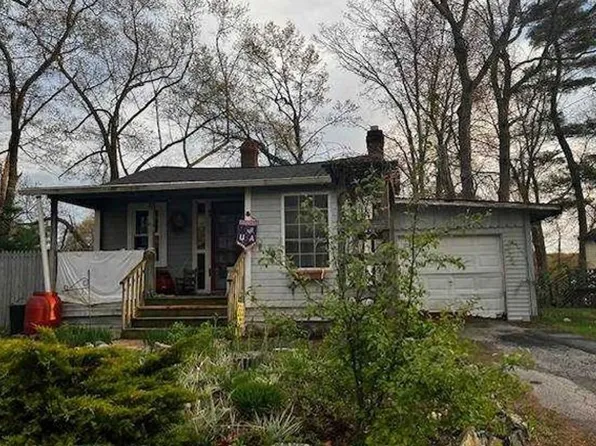 9 Birch Dr, Webster, MA 01570