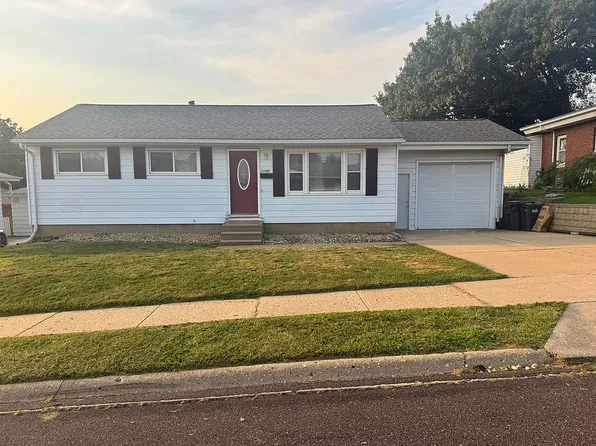 1107 Lincoln St, Pekin, IL 61554