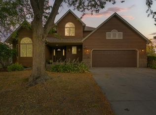 1520 Trailwood Ln SW, Faribault, MN 55021