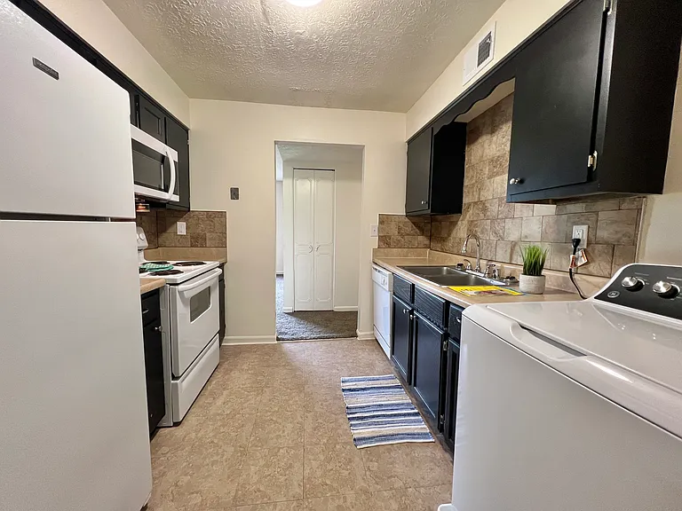 Derby Run Apartments — Photo 75