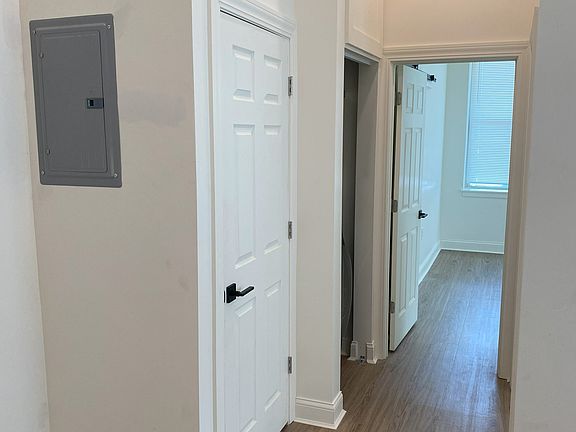 4th image of 3244 Fairfield Ave APT 2